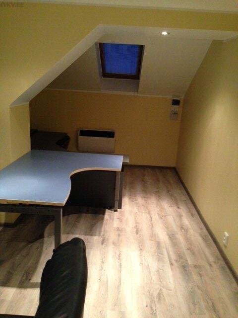 Üürile äripind, büroo, teenindus – 28.4 m²